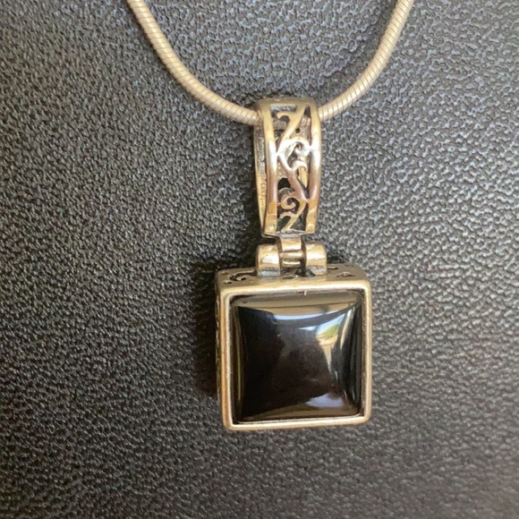 Reversible 925 necklace Black on one white on other 16” 925 chain - Picture 2 of 7